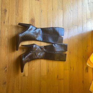 New Nine West leather crocodile embossed boot size 6